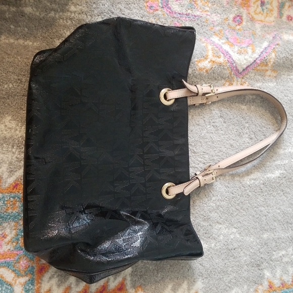 Michael Kors Handbags - Michael Kors Black Handbag